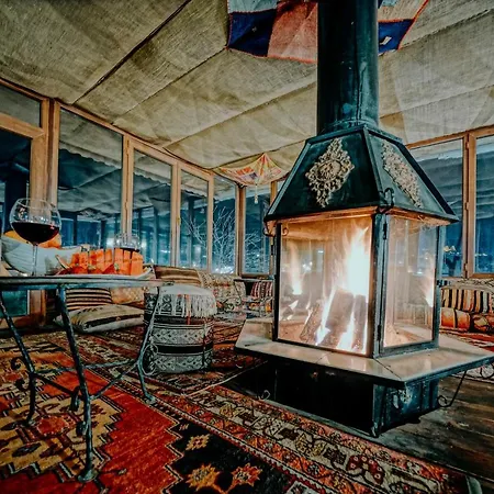 Elysee Cave House Gasthof 2*