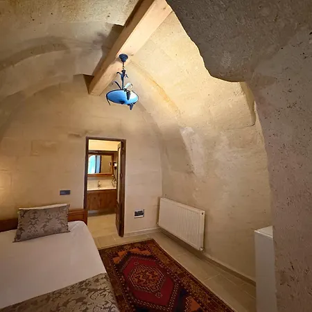 Elysee Cave House Pensión 2*