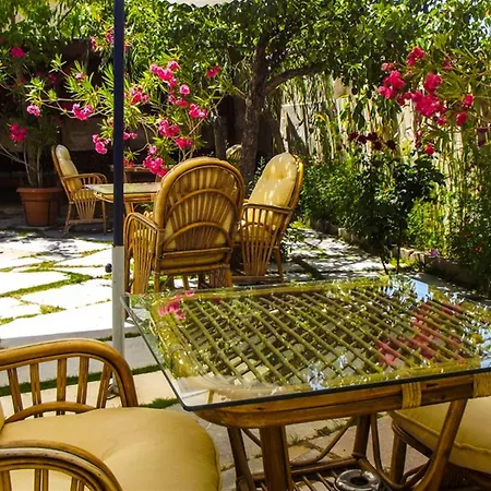 Elysee Cave House Szálloda